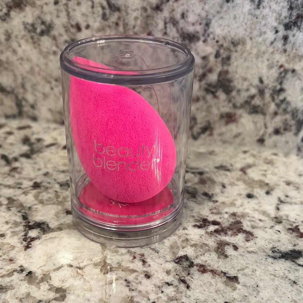 beautyblender Vibrant Pink Sponge